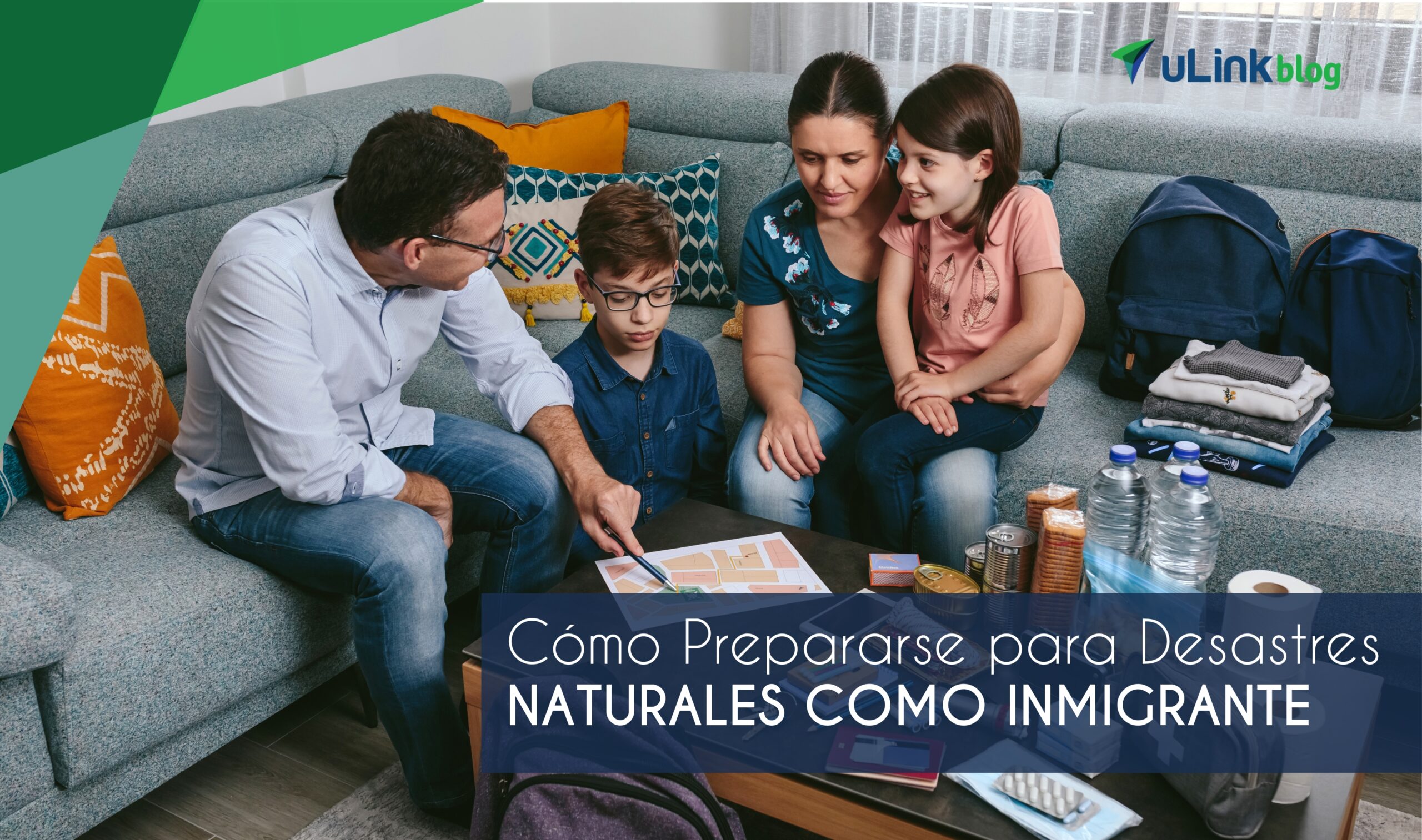 Familia preparándose para desastres naturales